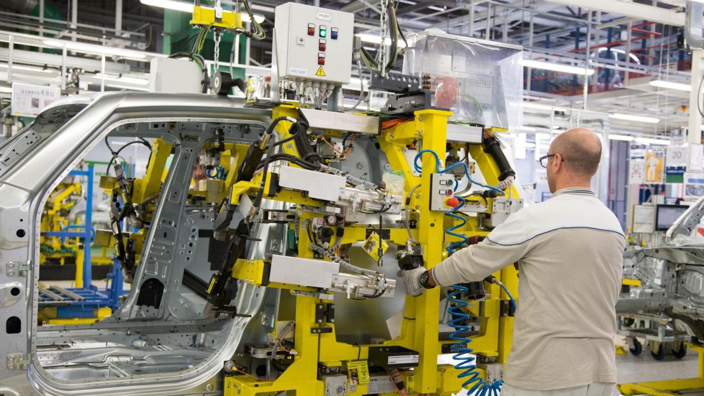 Industria, a sorpresa aumenta la produzione: +4,1%. Boom auto