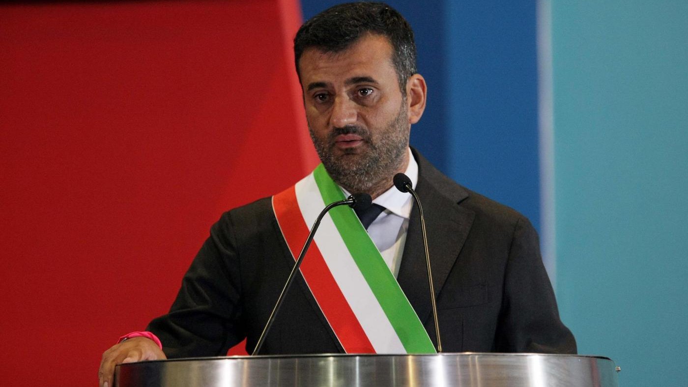 Anci, Antonio Decaro è il nuovo presidente: 4 no e 10 astenuti