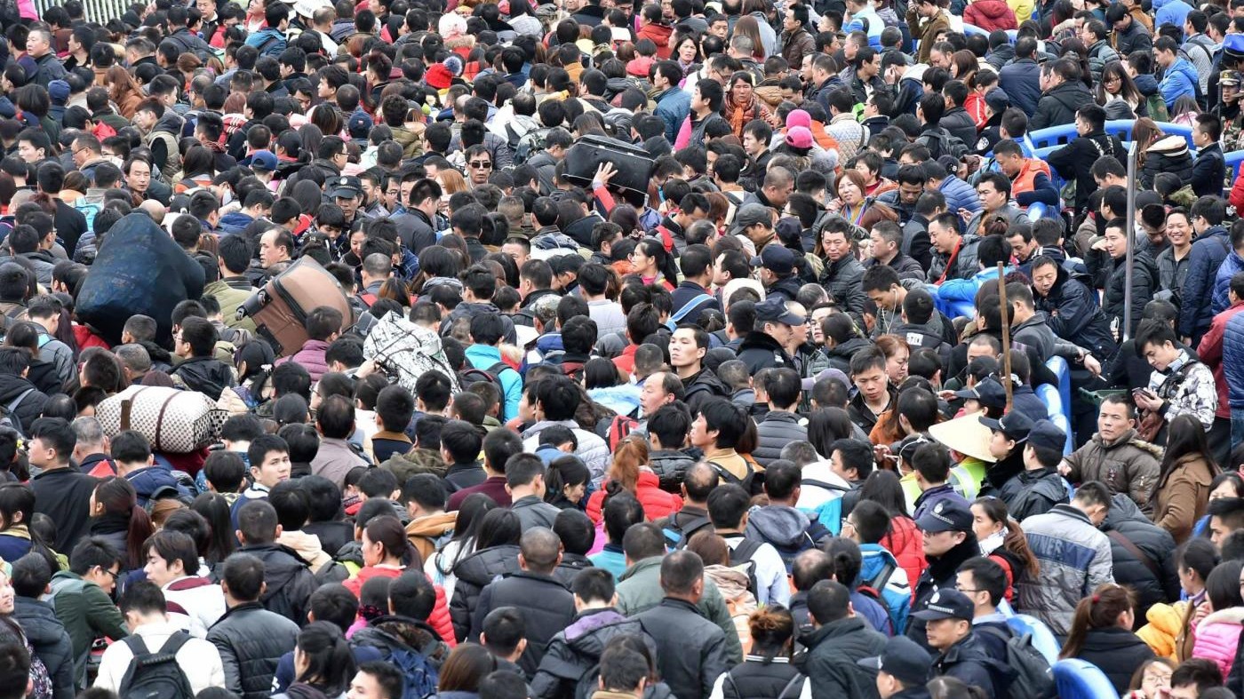 Cina, neve record: interminabili code alla stazione di Guangzhou