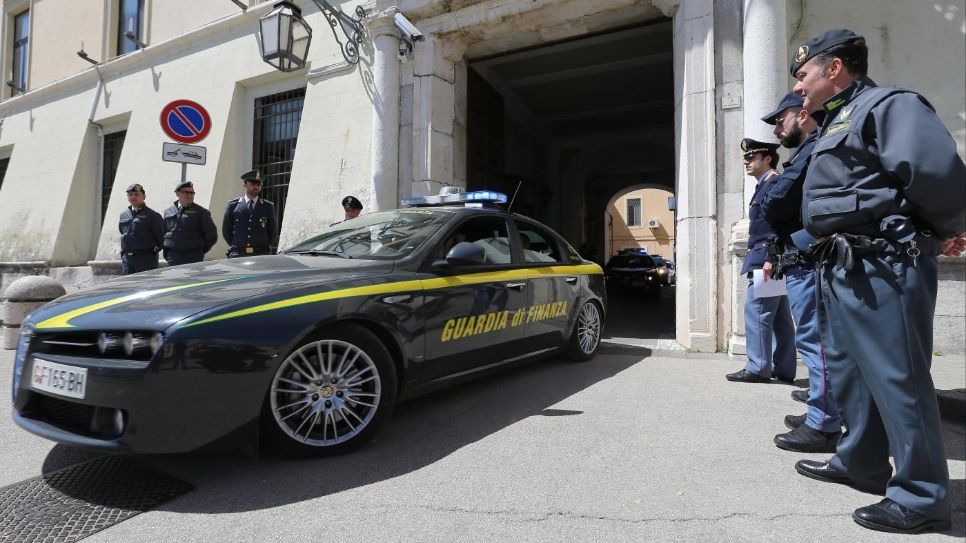Roma, maxi blitz contro banda narcotrafficanti: 14 arresti