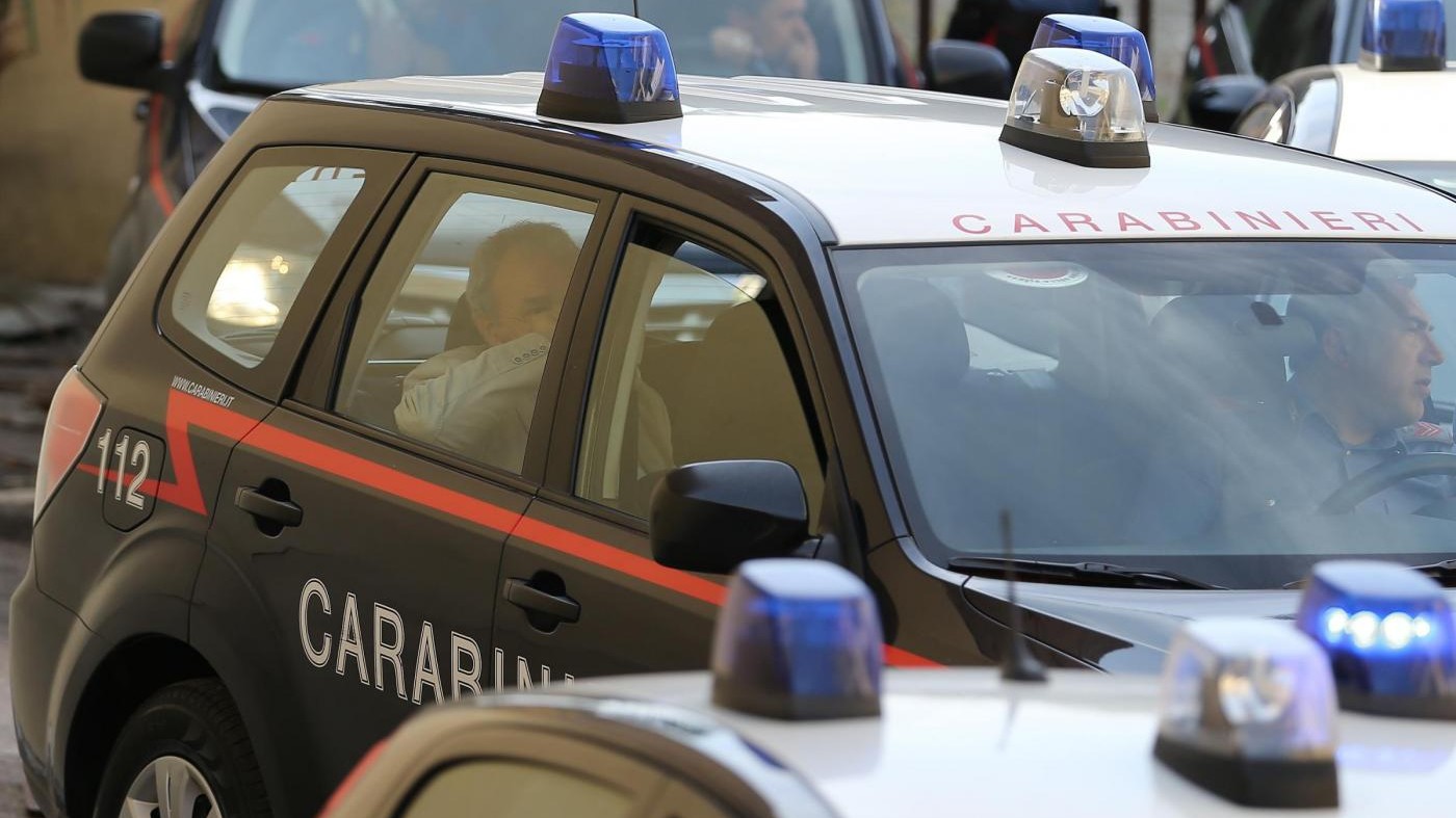 Crotone, badante picchia e narcotizza anziano invalido per derubarlo