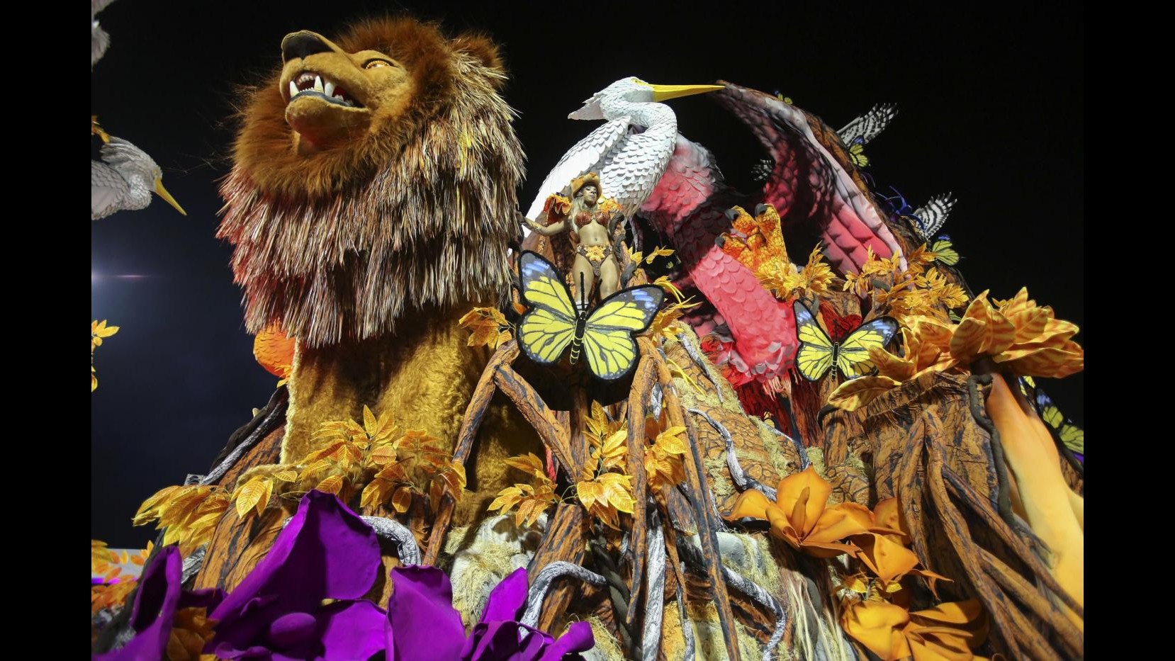 Brasile, colori e samba al carnevale di San Paolo