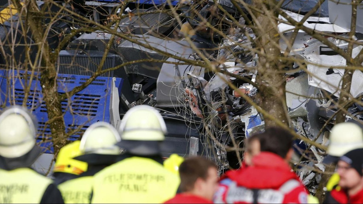 Scontro frontale tra due treni in Baviera