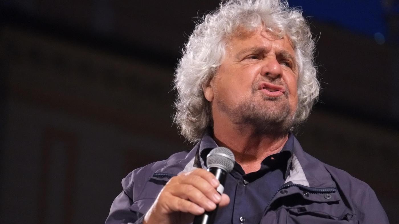 Caos Roma, Grillo chiama Raggi: M5S resta unito