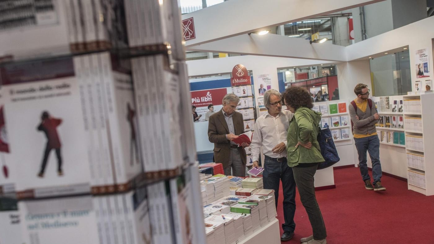 Duello con Torino, Milano fissa la data: Fiera del libro 19-23 aprile