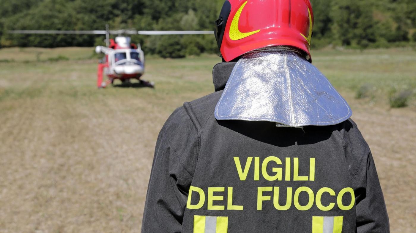 Veicolo si incendia sulla Salerno-Reggio Calabria: un morto