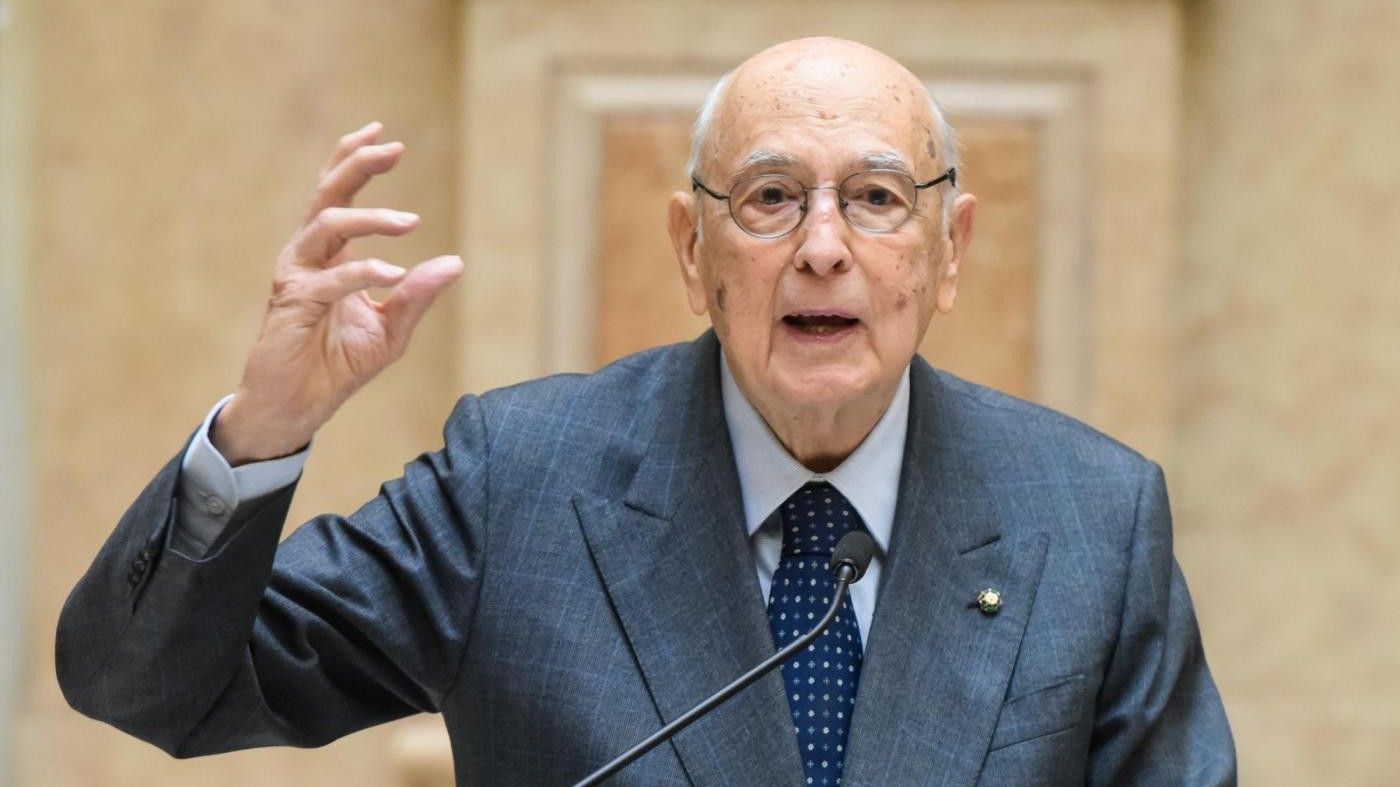 Napolitano: Surreale la guerra sul referendum
