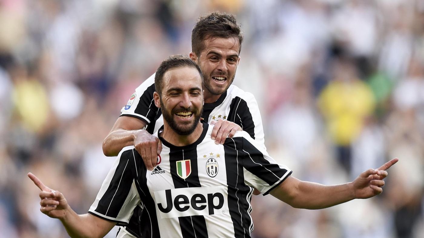 Super Higuain-Pjanic, show Juventus contro il Sassuolo