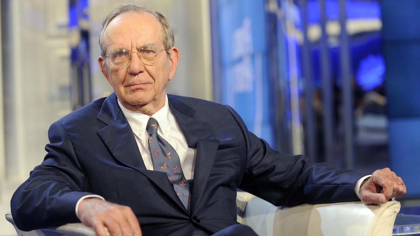 Padoan: Crescita economia c’è, ma rivedremo al ribasso stime Pil