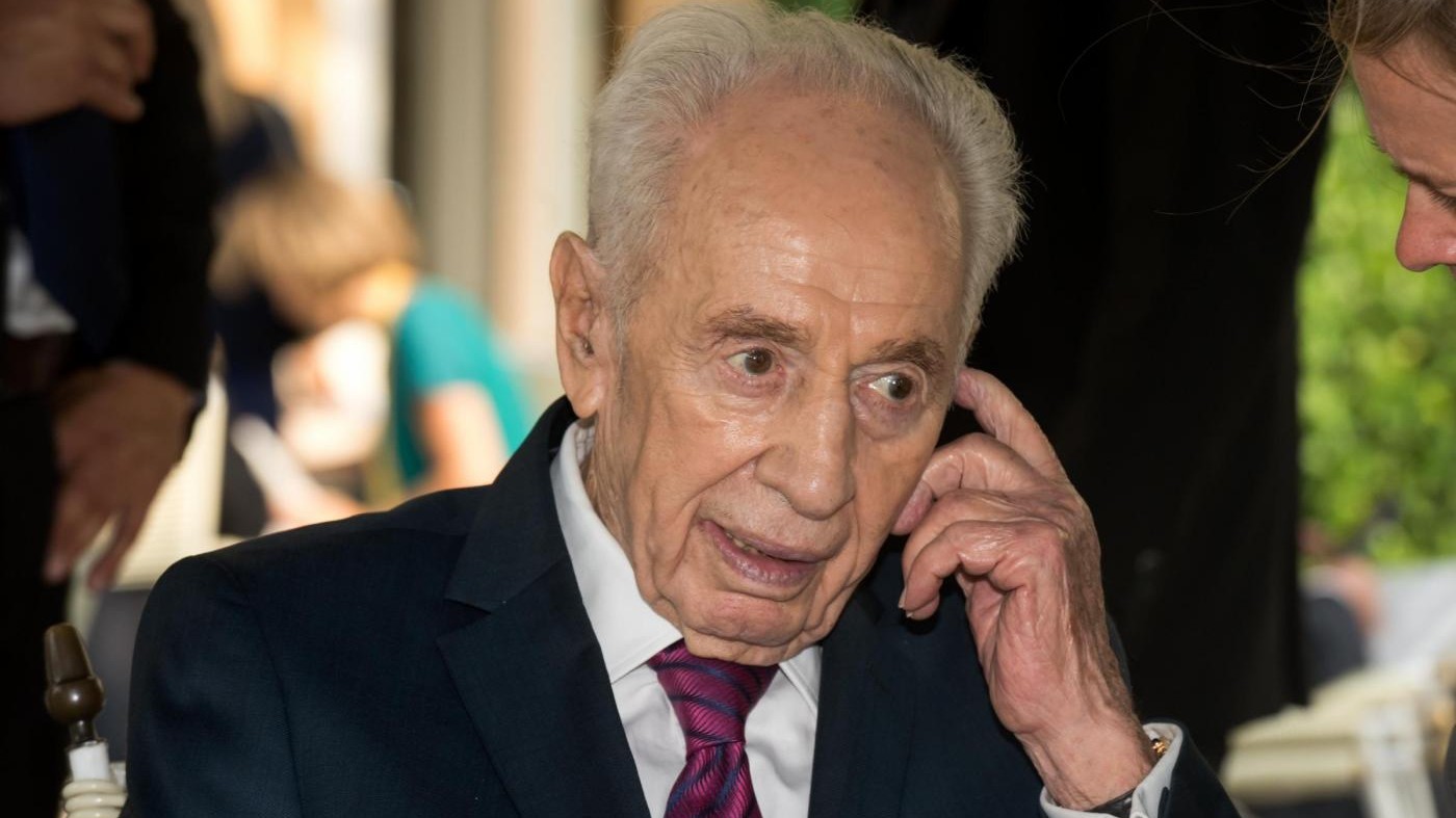 Shimon Peres ricoverato per un ictus: è sedato e intubato