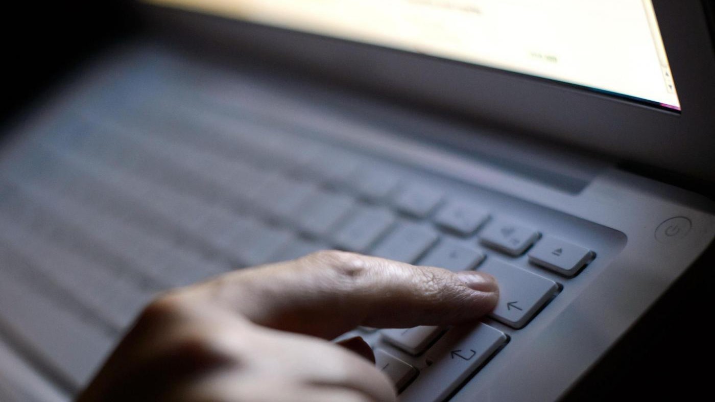 Viene stuprata e le amiche la filmano: l’incubo di una 17enne