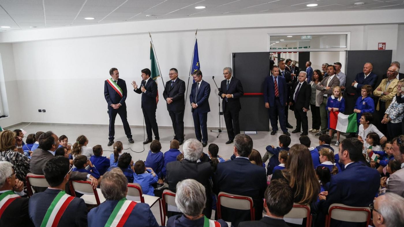 Renzi inaugura la scuola antisismica a Bagnolo Piemonte