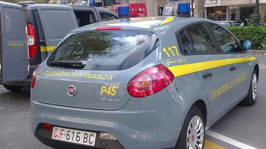Caserta, assegnazione illecita di appalti: 20 arresti
