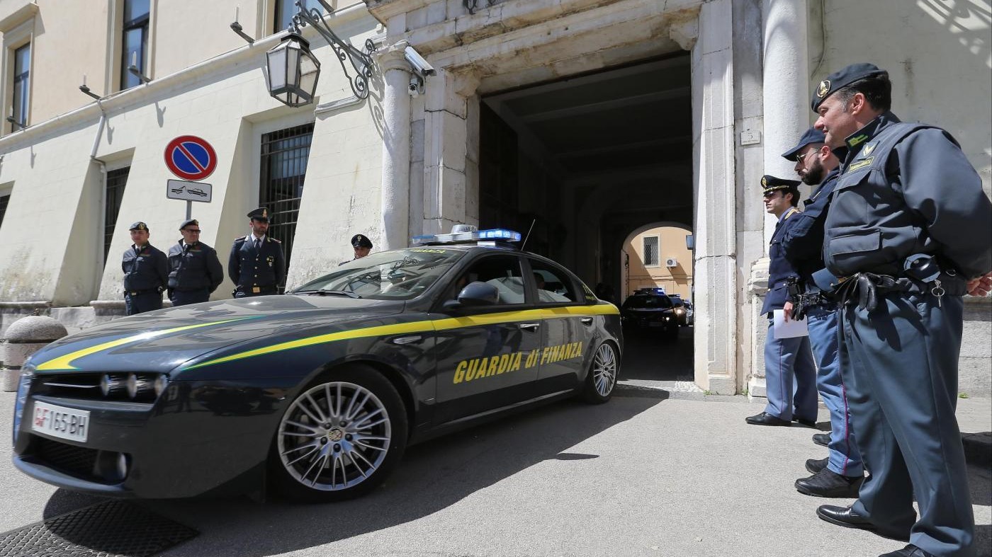 Divulgazione di notizie riservate: interdetto generale della Finanza