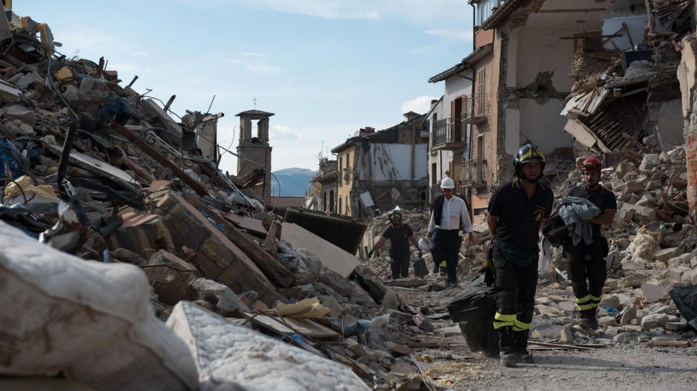 Terremoto, vittime salgono a 297: morte due persone in ospedale