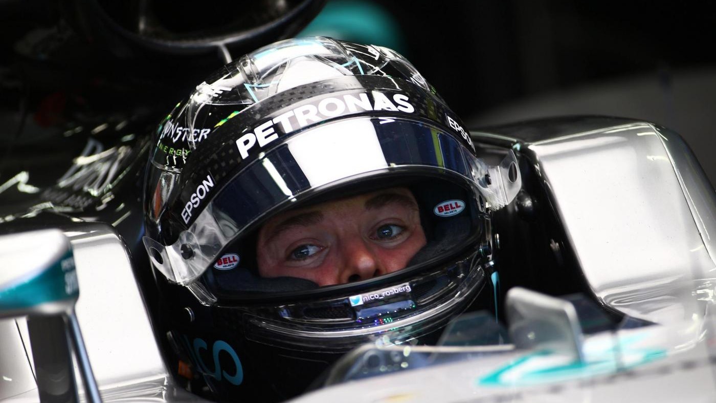 F1, Gp di Singapore: Rosberg conquista la pole davanti a Ricciardo