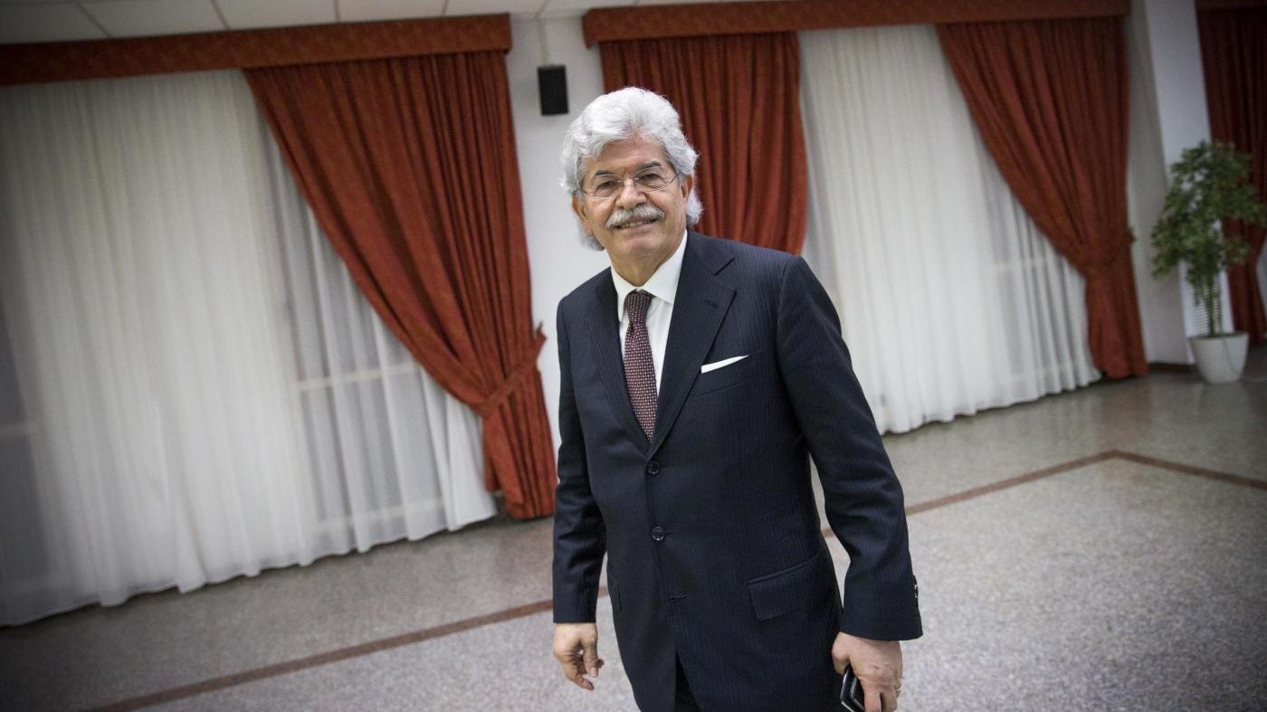 Razzi: La sindaca Raggi? E’ una bella femmina, ma ora lavori