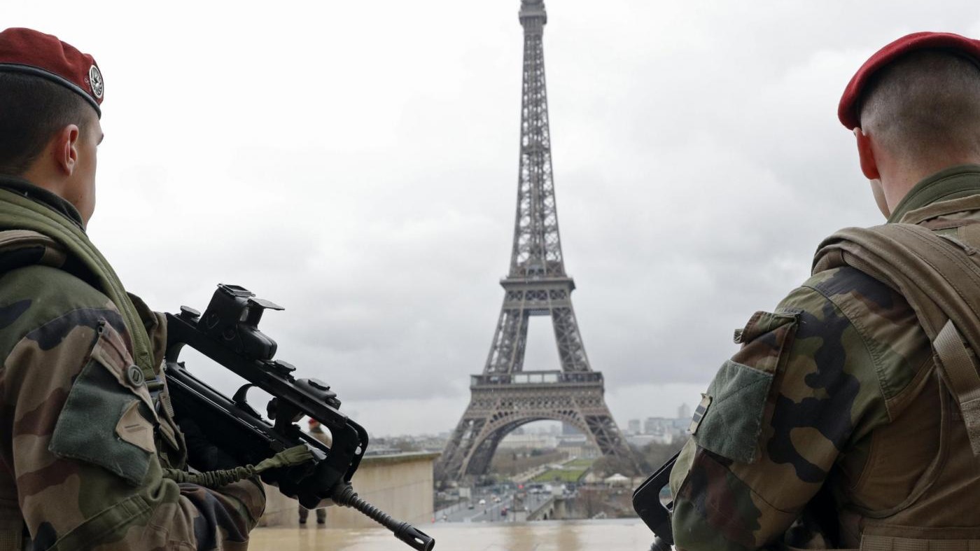Terrorismo, torna la paura a Parigi: operazione a Les Halles