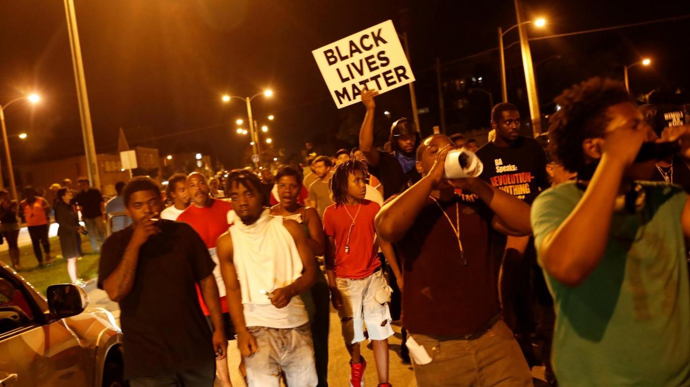 Un altro afroamericano ucciso dalla polizia, scontri a Charlotte