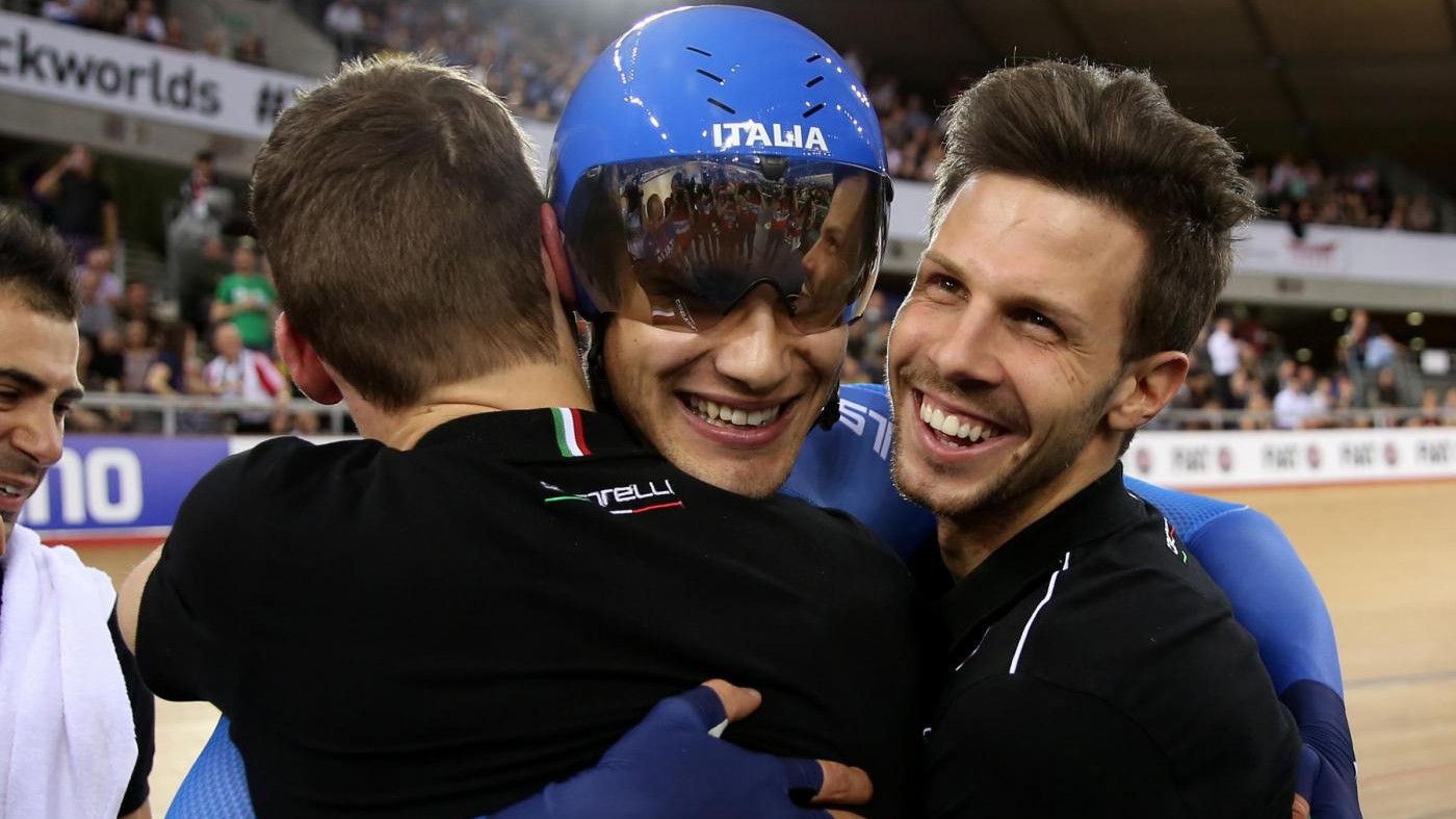 Ciclismo, Filippo Ganna oro nell’inseguimento
