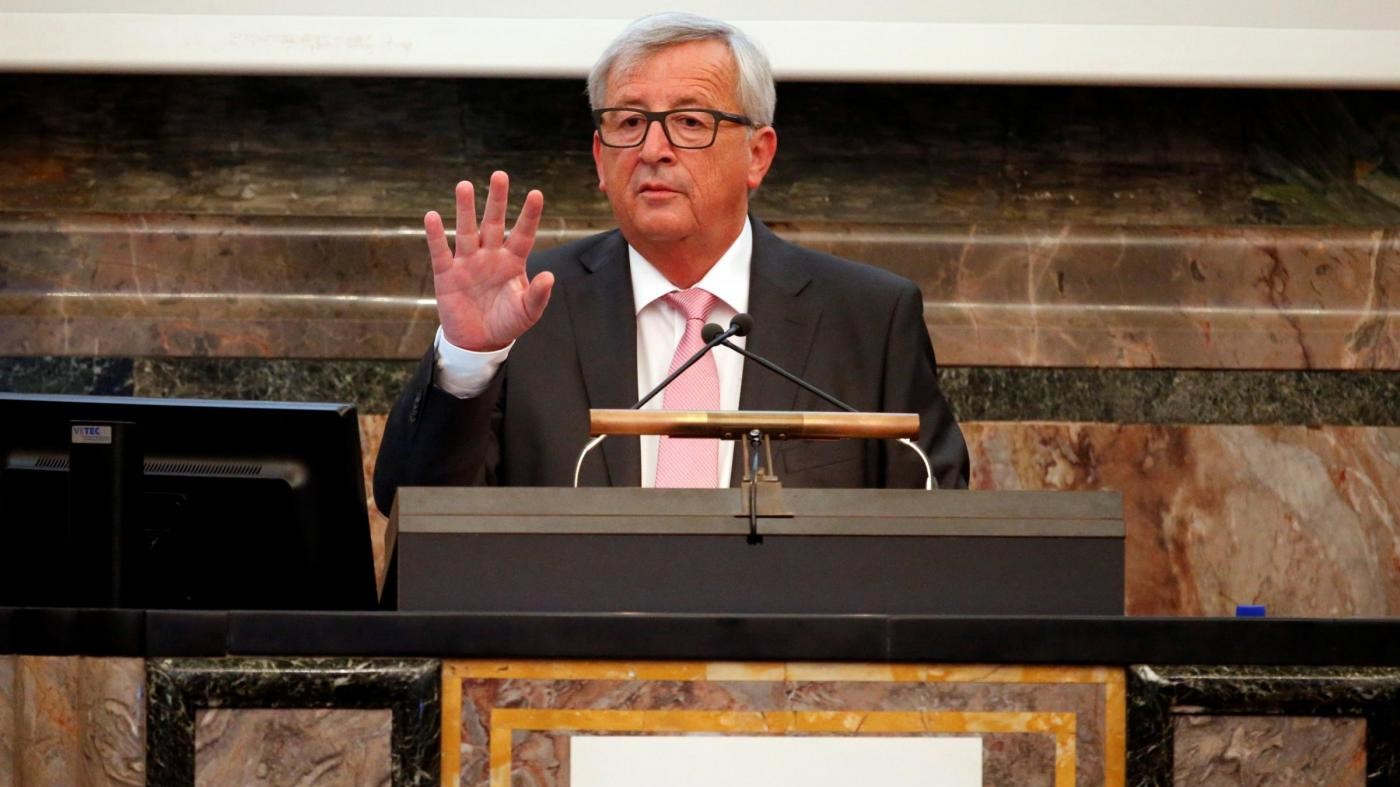 Ue, Juncker: Sono come l’Europa, zoppico perchè ho la sciatica