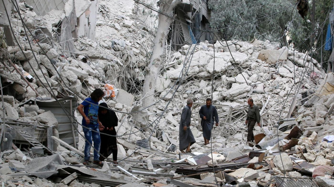 Siria, bombardamenti su Aleppo: 91 vittime, anche molti bambini