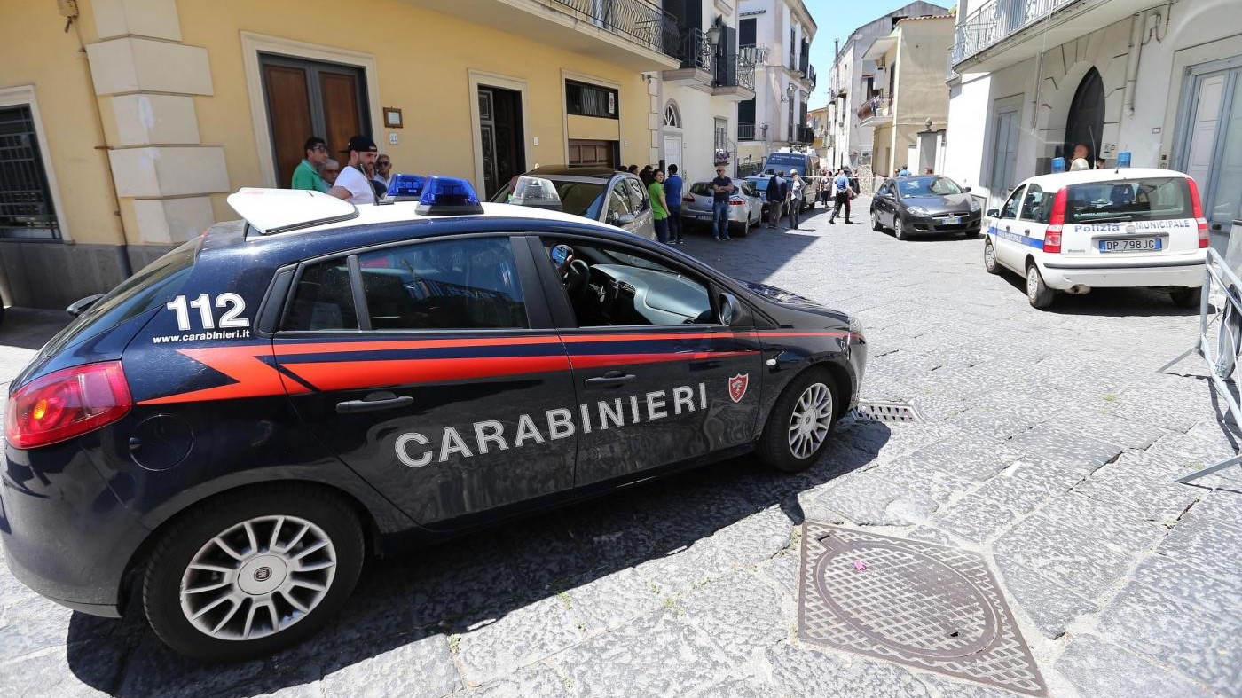 Bruciano capelli e pestano una 12enne: genitori denunciano bulle