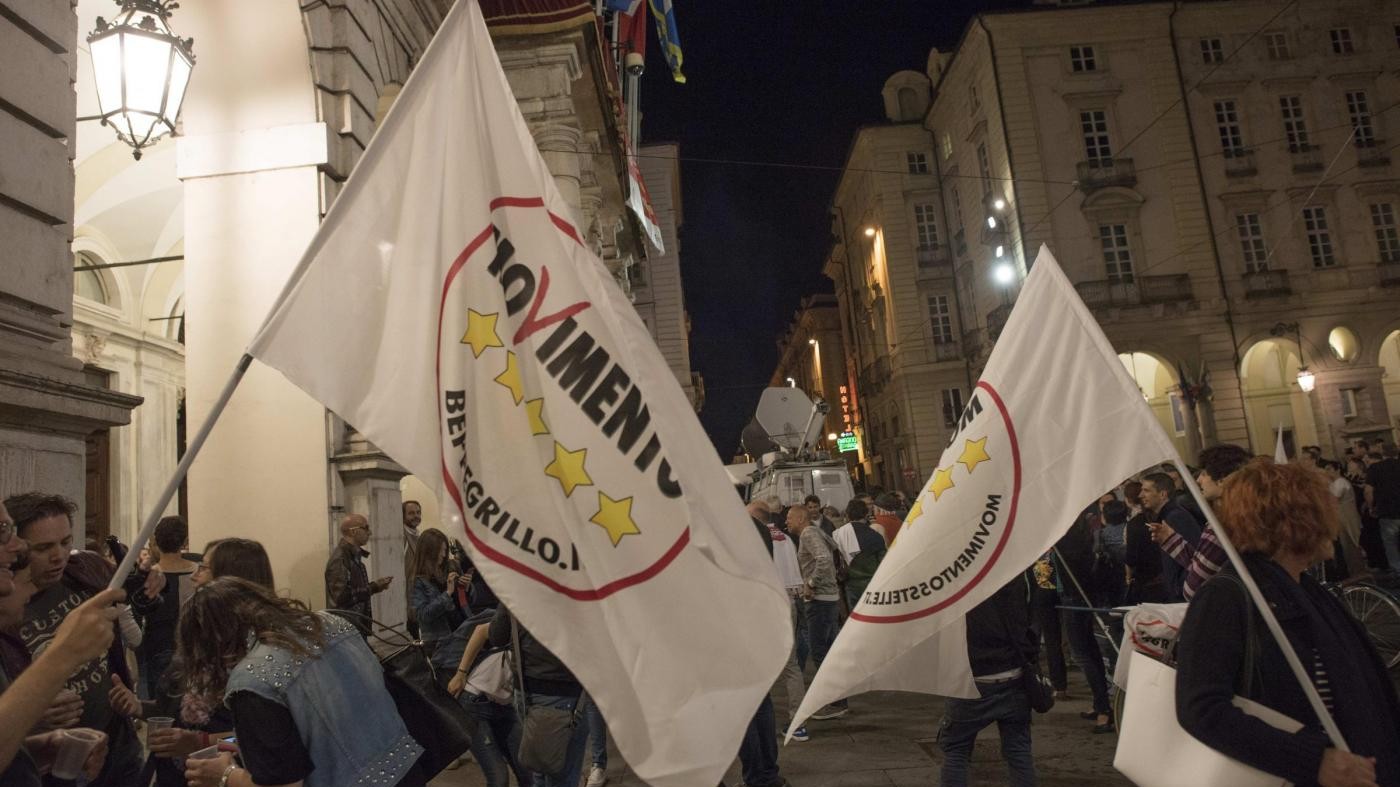 Grillo a Palermo: Cambiano legge elettorale perché ci siamo noi