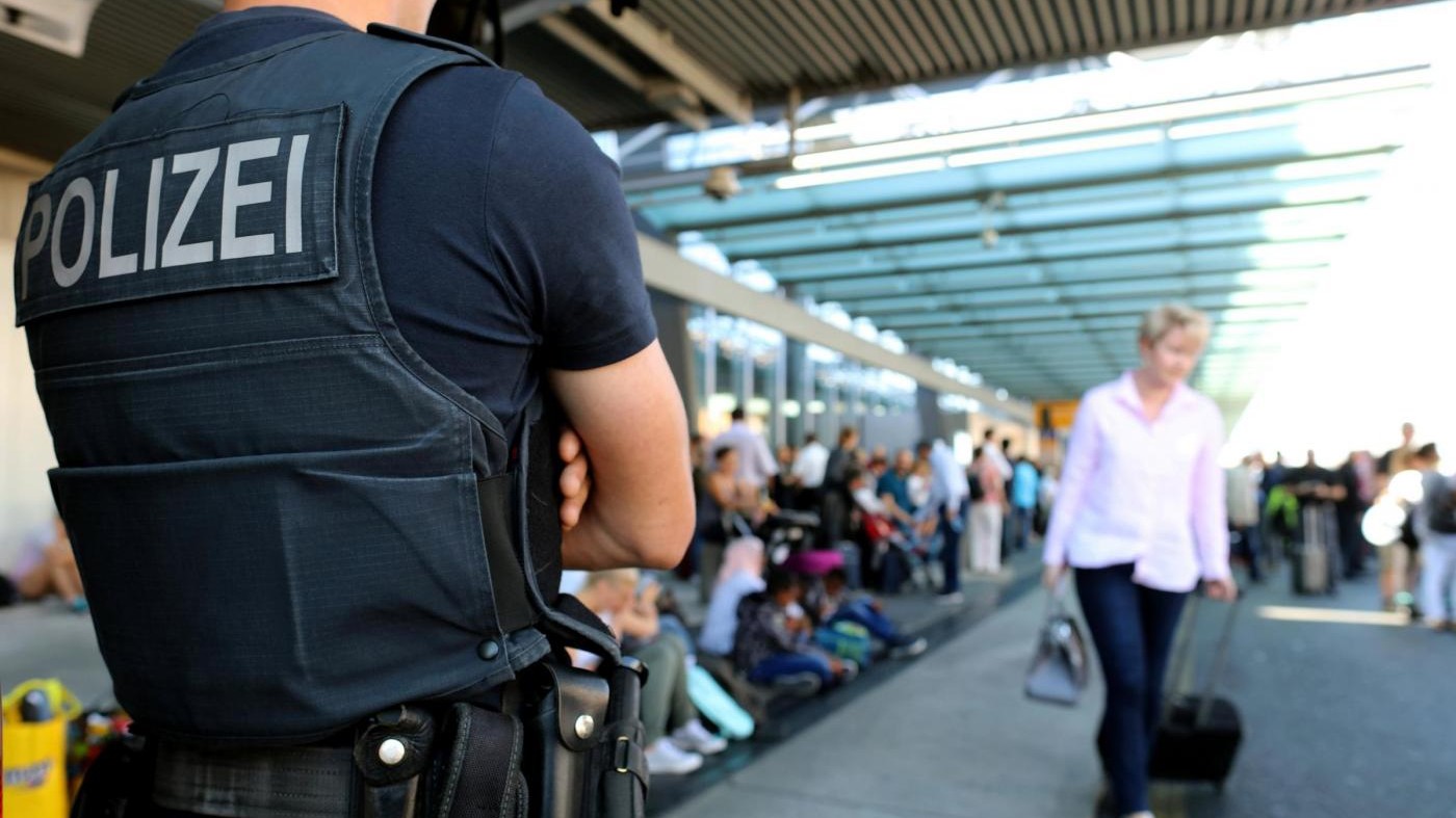 Arrestato 22enne in aeroporto Duesseldorf: è membro Isis