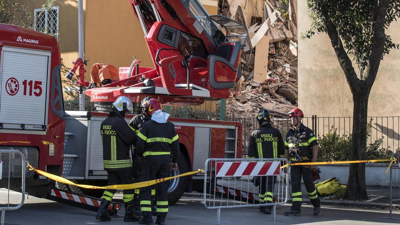 Crolla palazzina a Ponte Milvio. Raggi: Nessuno rimarrà solo