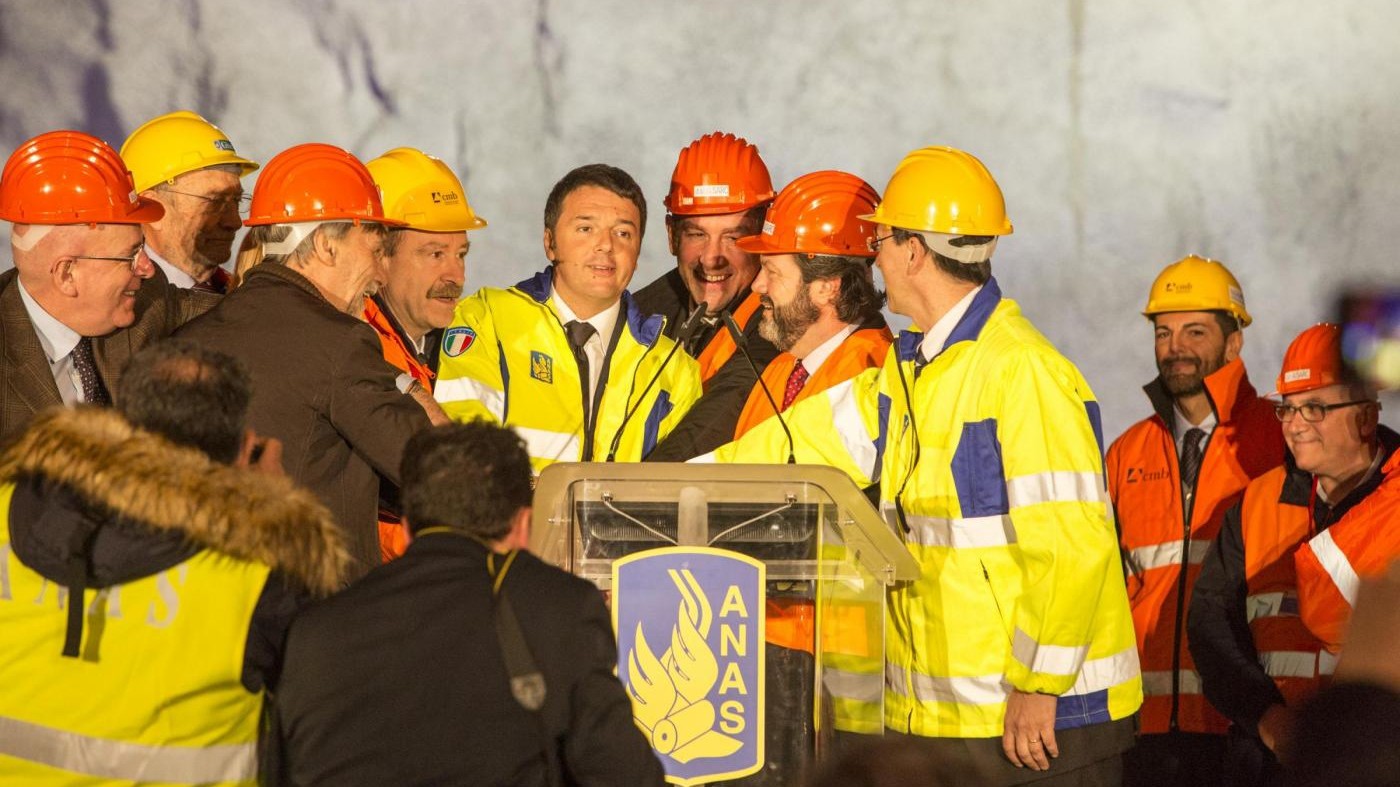 Renzi in cantiere sul cantiere della Salerno-Reggio Calabria a Mormanno