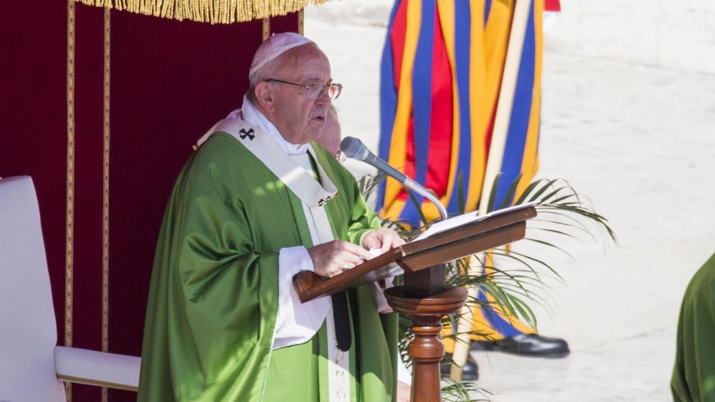 Papa: Mondanità anestetizza anima, buco nero ingoia bene