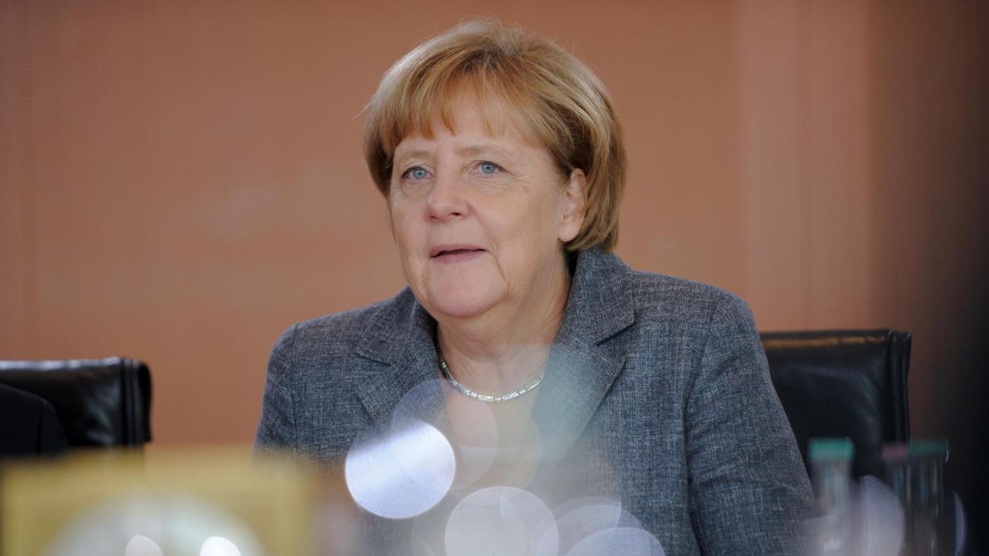 Germania, Merkel da ragazza voleva aprire un ristorante
