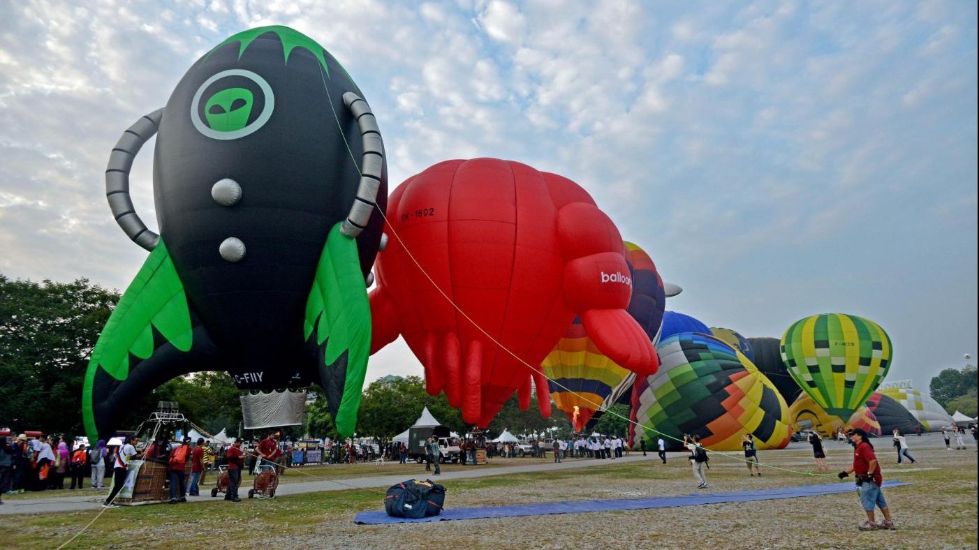 Malesia, la festa delle mongolfiere a Putrajaya