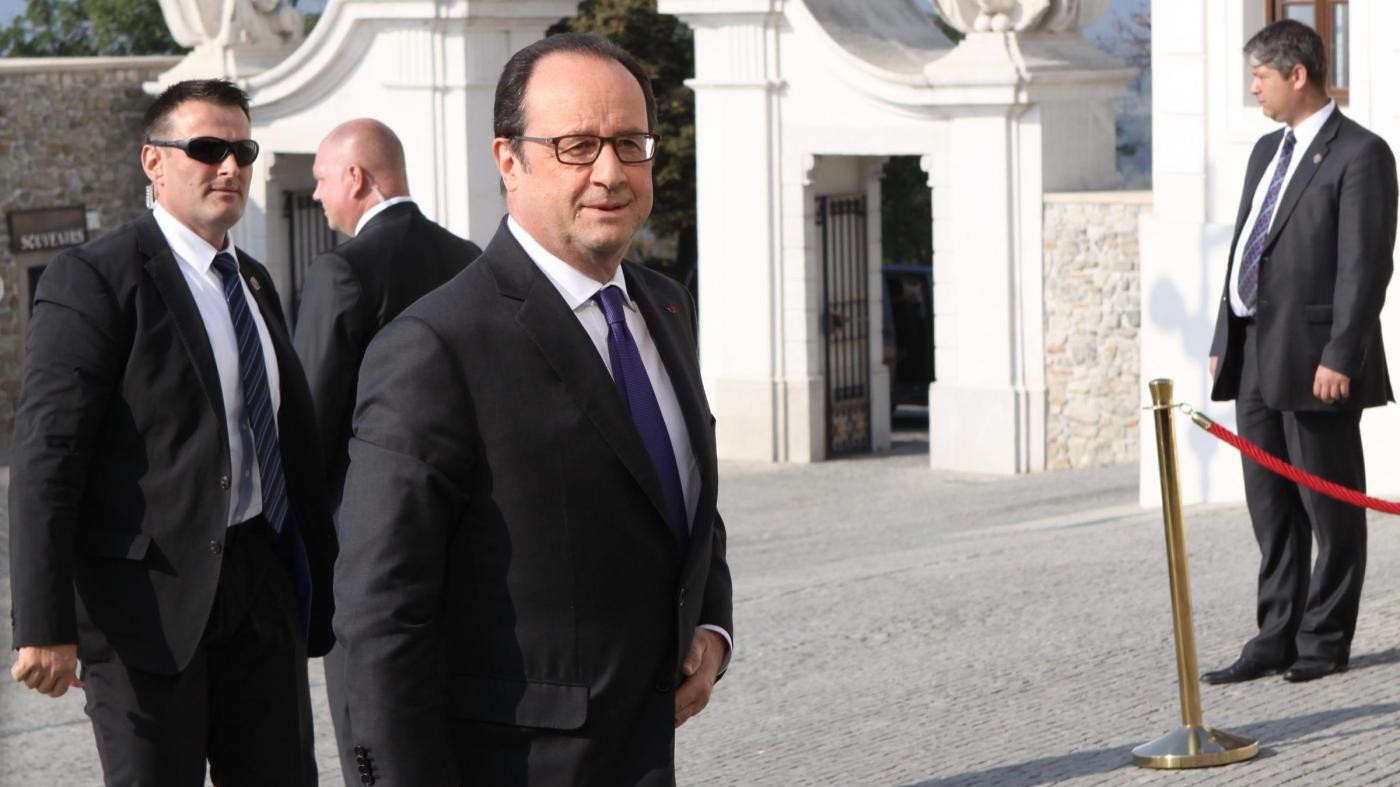 Hollande: Campo di Calais sarà smantellato, Londra ci aiuti
