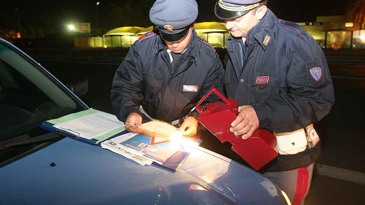 Ubriaco entra con l’auto in questura: denunciato un 60enne a Perugia