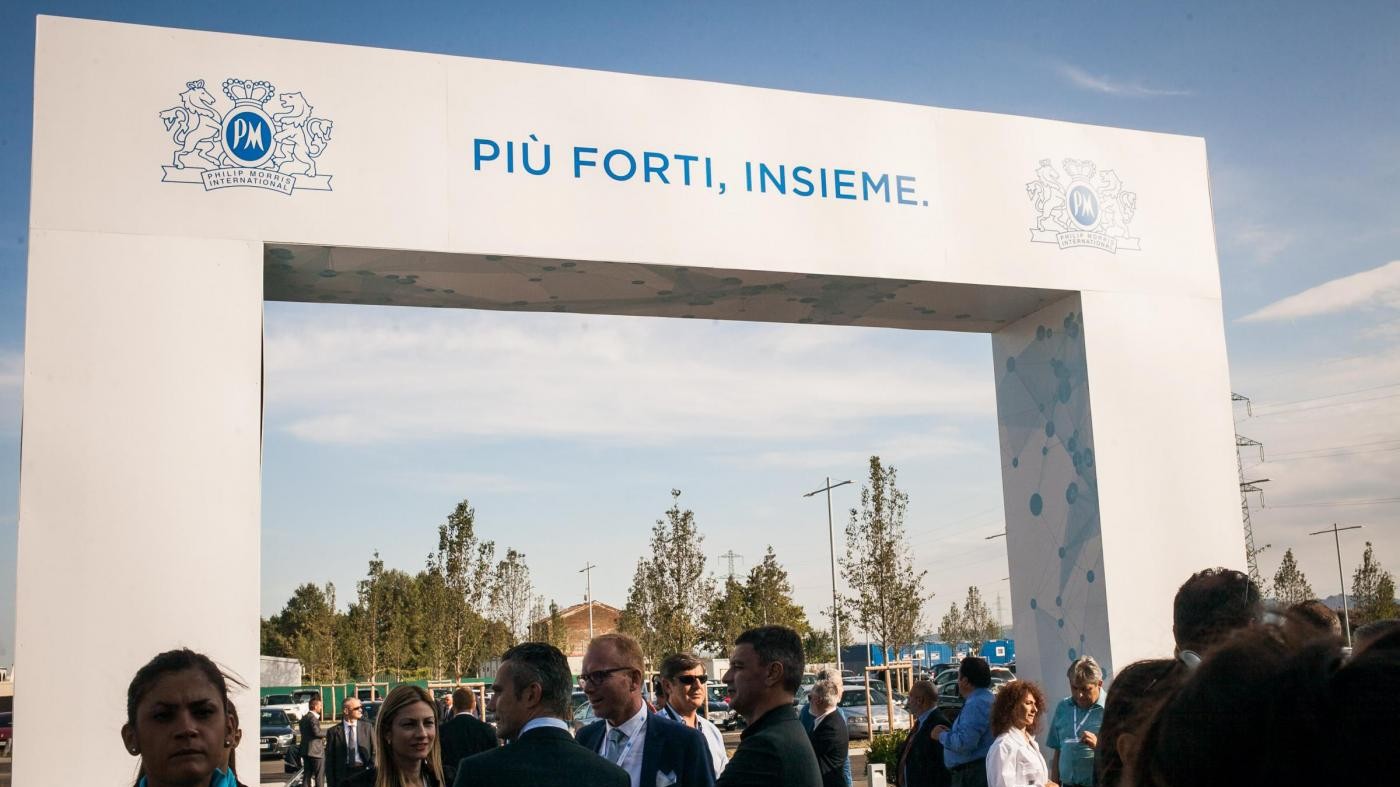 Renzi alla Philip Morris: Felici di ospitare chi crede nell’Italia