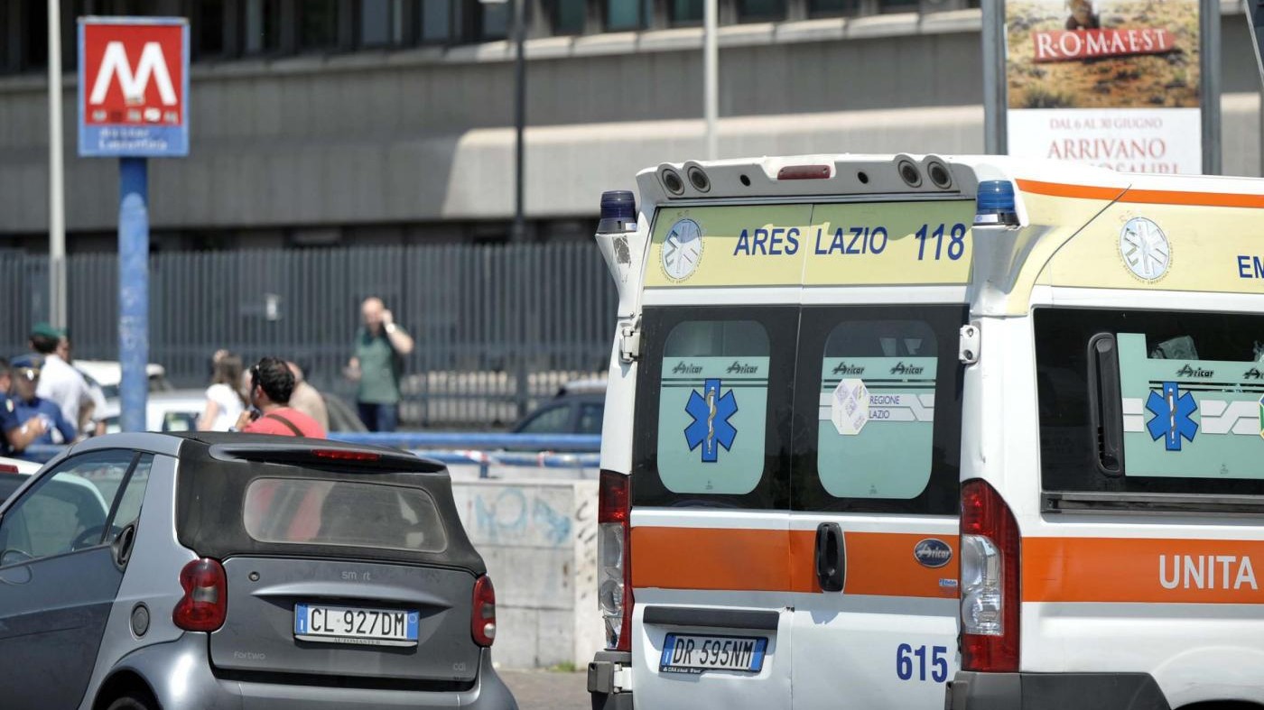 Madre e figlio pestati sulla metro: Nessuno ci ha aiutato