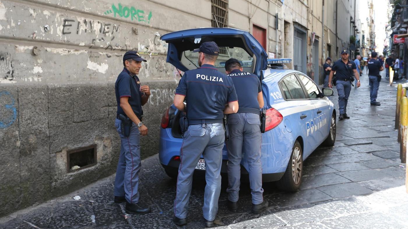 Napoli, si ustiona per dare fuoco a casa dell’ex: arrestato
