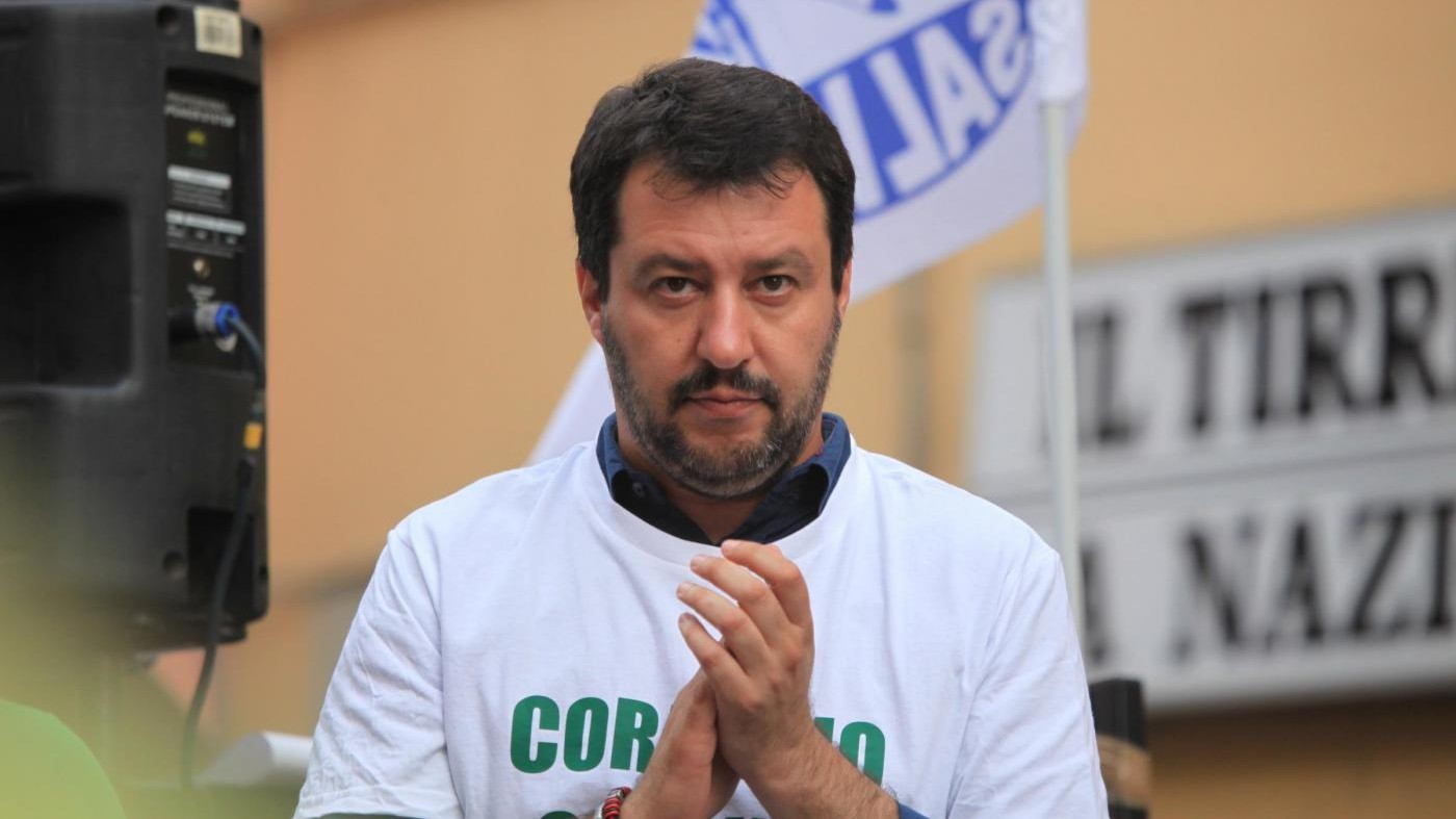 Salvini: Maglia polizia? Sindacato può anche denunciarmi