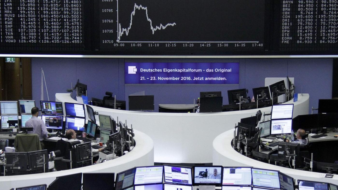 Borsa, Piazza Affari chiude in ribasso: male banche e Generali