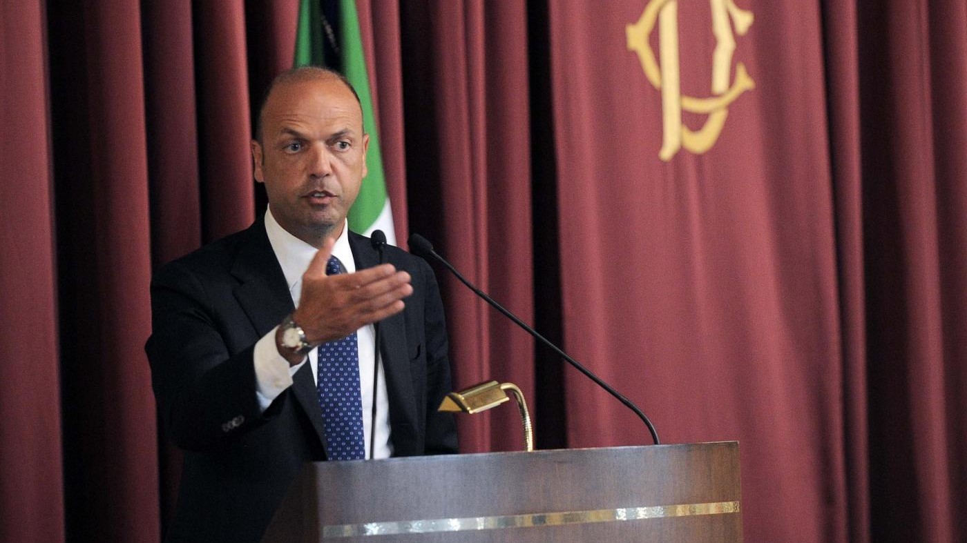 Terrorismo, espulso un tunisino. Alfano: Siamo a quota 110