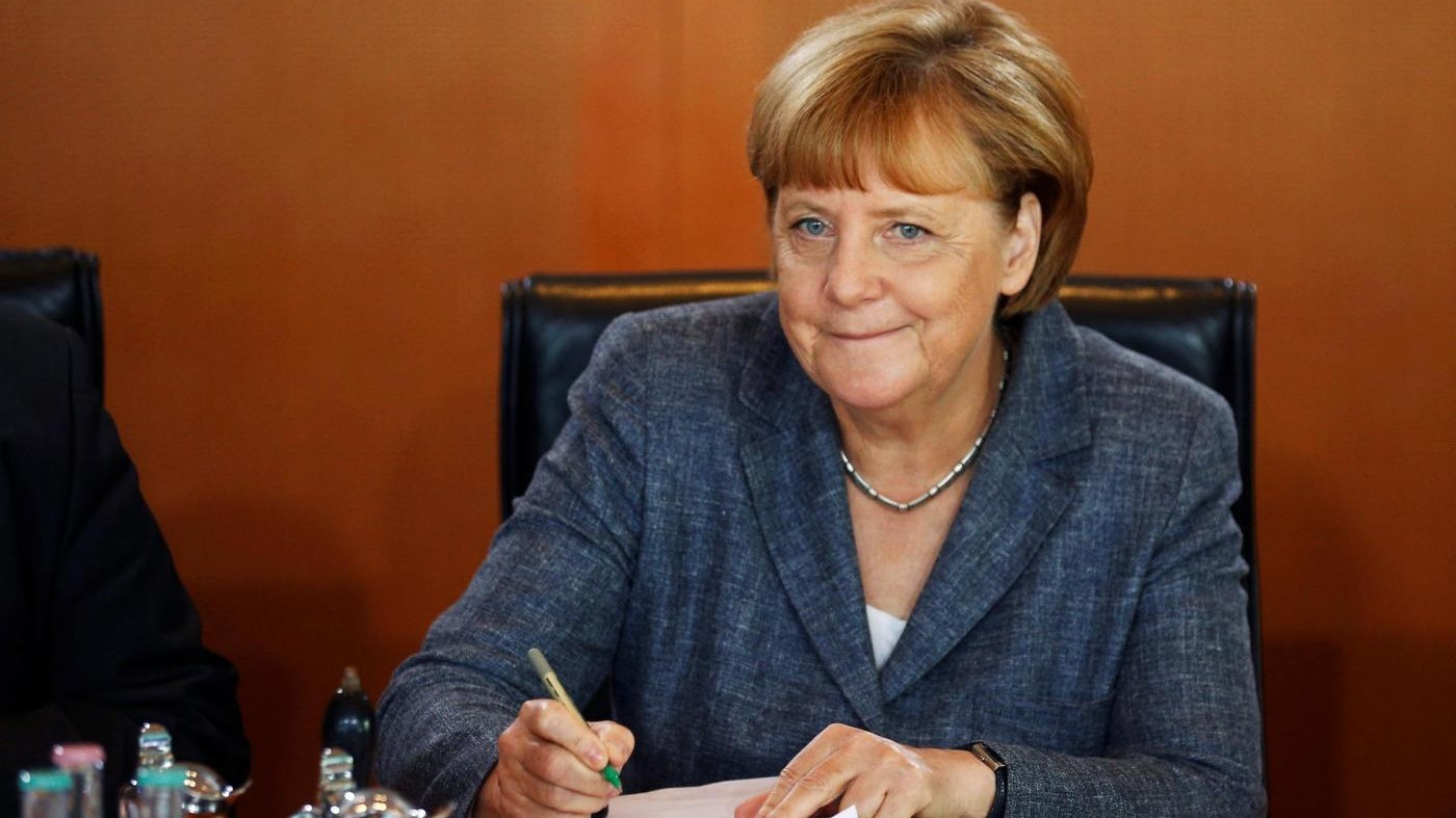 Merkel si schiera contro il Burqa: E’ ostacolo a integrazione
