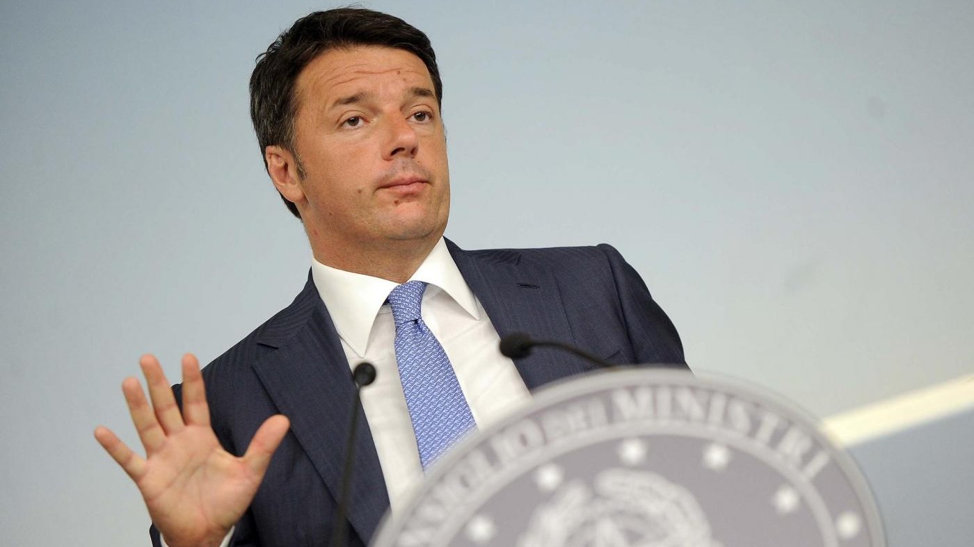 Renzi promette meno tasse, opposizioni all’attacco