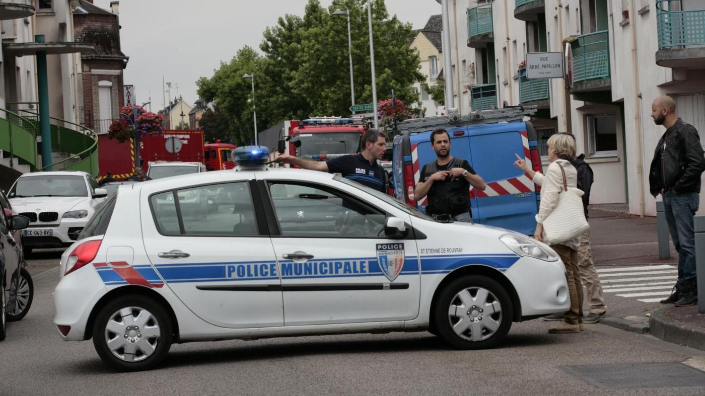 Francia, grida ‘Allahu Akbar’ e accoltella ebreo a Strasburgo