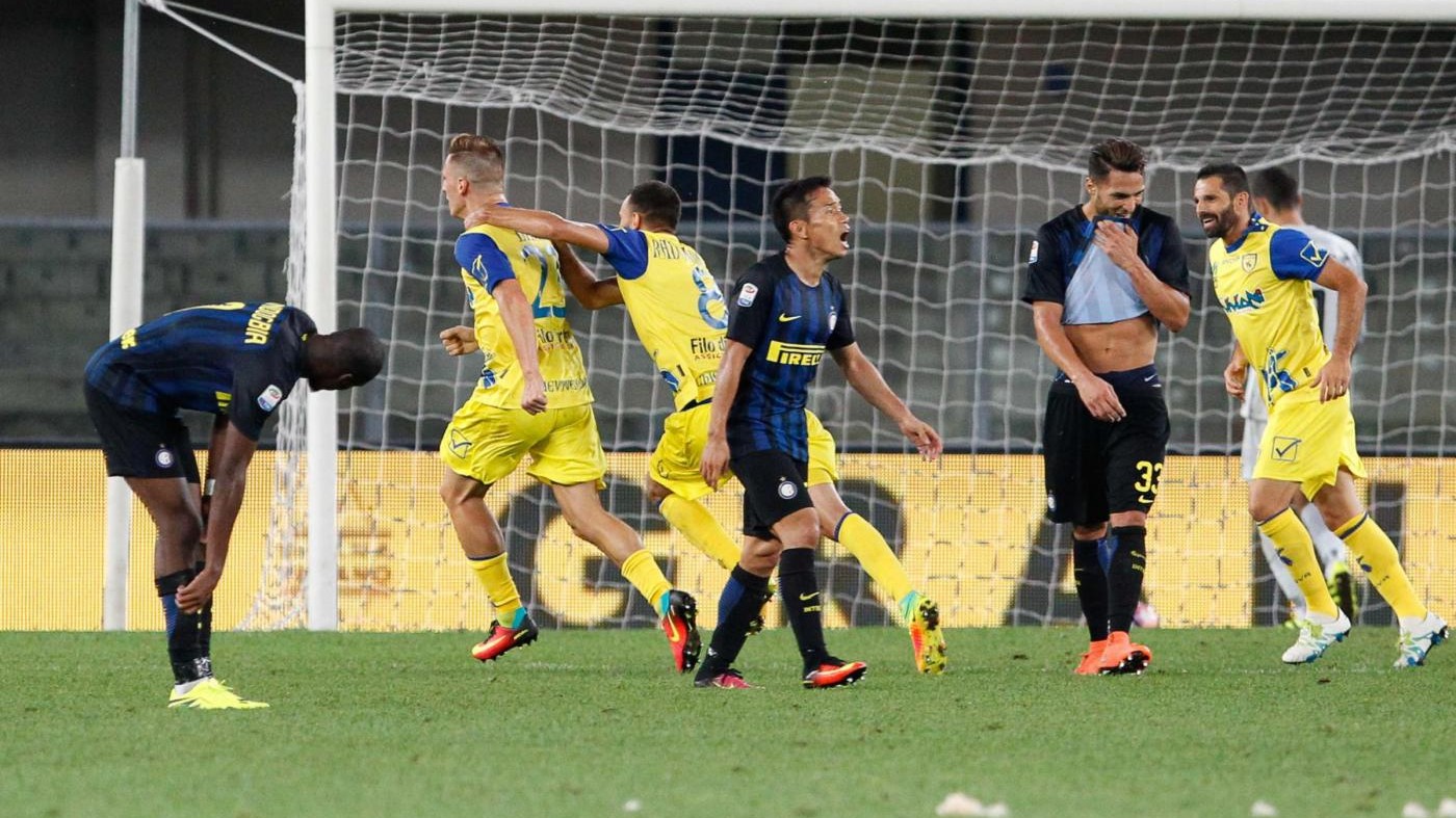 Serie A, Birsa rovina la ‘prima’ di De Boer. Mertens salva il Napoli