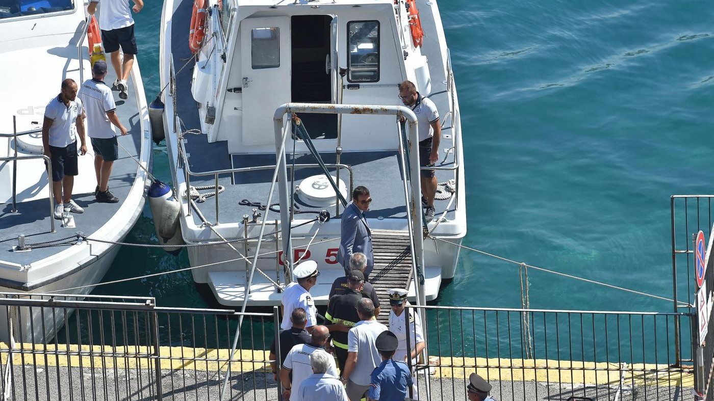 Palinuro, si cerca il corpo del terzo sub scomparso