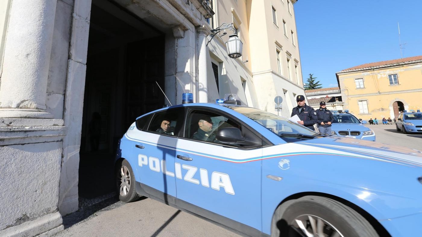 Palermo, insulta l’ex e cerca di abbattere la porta di casa: arrestato