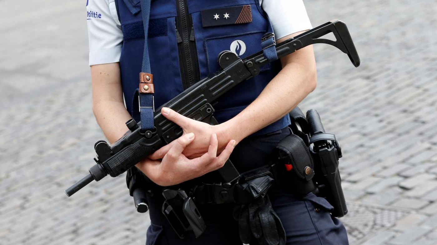 Donna pugnala e ferisce 3 persone su un bus a Bruxelles