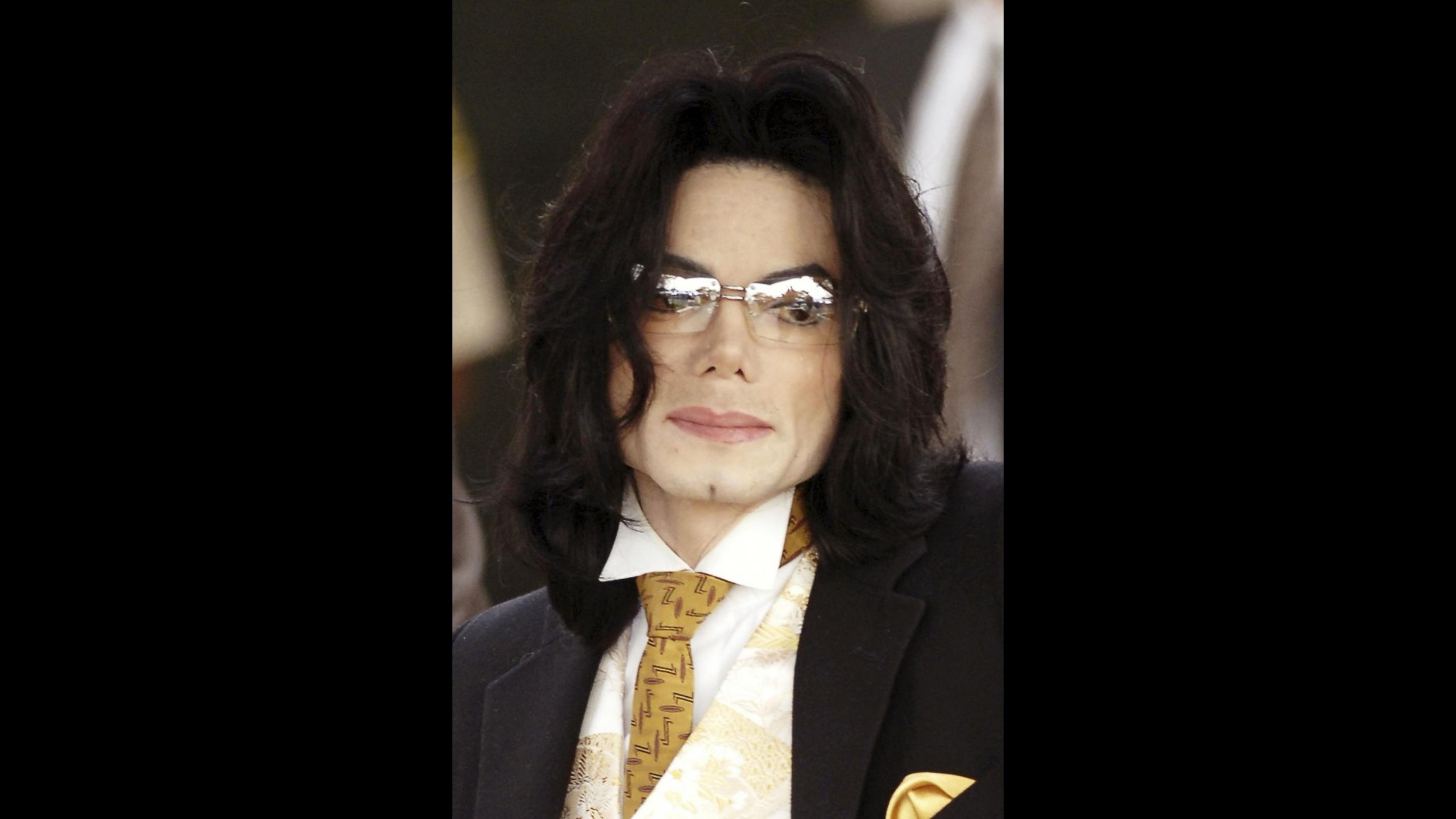 Il medico di Michael Jackson rivela: Fu violentato in famiglia